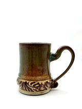 Tasse à café sculptée en argile Corazon avec fond émaillé émeraude
