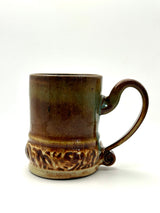 Tasse à café sculptée en argile Corazon avec fond émaillé émeraude